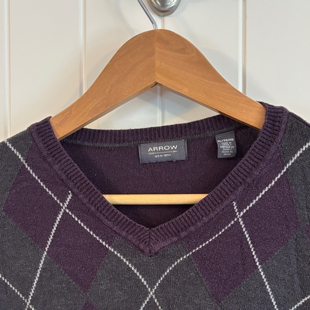 Arrow Men's V-Neck Argyle Sweater - Purple and Gray